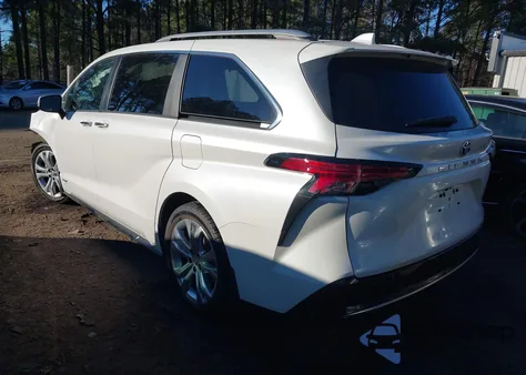 2021 Toyota Sienna Platinum z USA, uszkodzony, nr VIN 5TDERKEC8MS008585